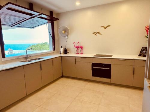 Una cocina o kitchenette en Boca Gentil Bayside 10
