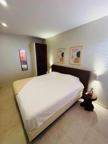 Una cama o camas en una habitación de Boca Gentil Bayside 10