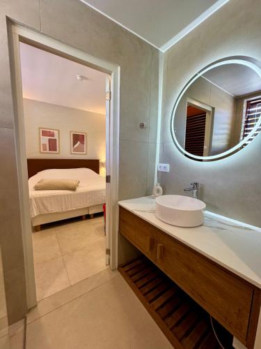 Una cama o camas en una habitación de Boca Gentil Bayside 10