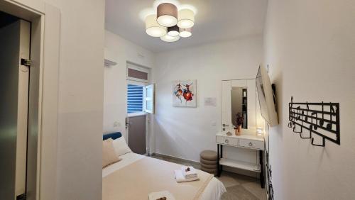 FREE parking Marli 4 - Room with private entrance -