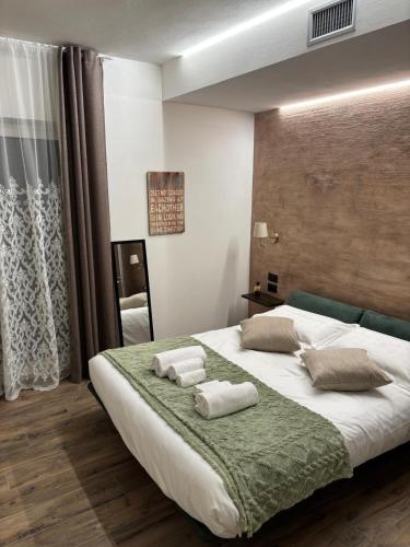 a bedroom with a large bed with towels on it at Il Tiglioré in Poderi Rancoli