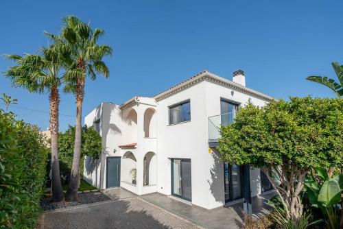 Stylish Algarve Retreat- Priv. Pool & Beach Nearby