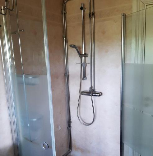 a shower in a bathroom with a glass shower stall at Charming holiday home with views of the landscape and close to Lake Vättern in Hjo