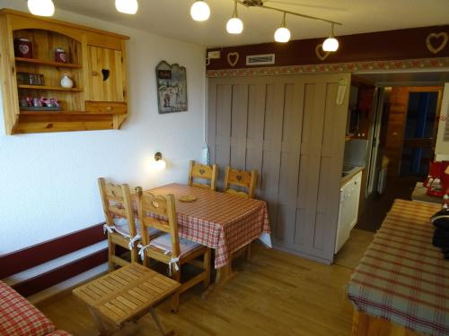 Studio cosy 4 pers, skis aux pieds, Arc 1800 - FR-1-411-65
