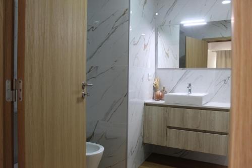 a bathroom with a sink and a mirror at Casa do Caseiro, São Silvestre in São Silvestre