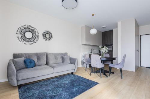 Glow Apartments, Apartamenty Doki & Montownia
