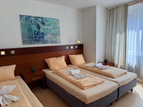 Postel nebo postele na pokoji v ubytování Hotel Tenova Köln-Neumarkt