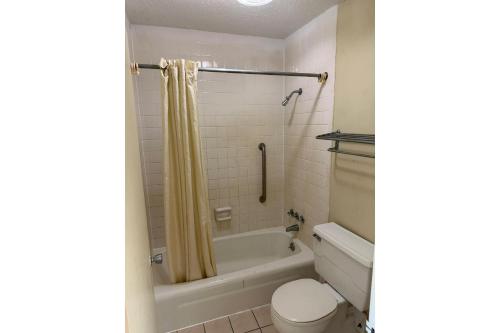 a bathroom with a tub and a toilet and a shower at Hotel O Star Motel Hattiesburg HWY 49 in Hattiesburg