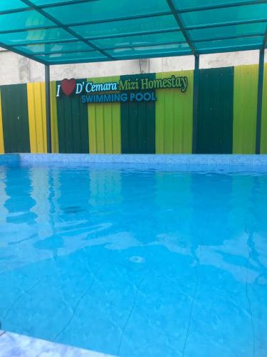 Бассейн в DChemara Mizi Homestay Swimming Pool или поблизости