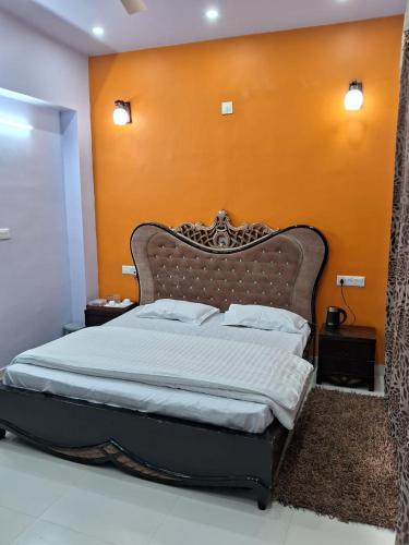 Postel nebo postele na pokoji v ubytování Kailash Haveli