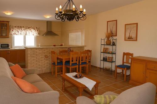 Η κουζίνα ή μικρή κουζίνα στο Apartamento en el Palmar con Jacuzzi agua fria cerca playa
