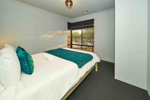 a bedroom with a large white bed with a window at Quite and nature paradise in Byford