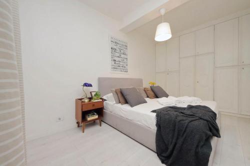 Monti Spacious Apartment 2