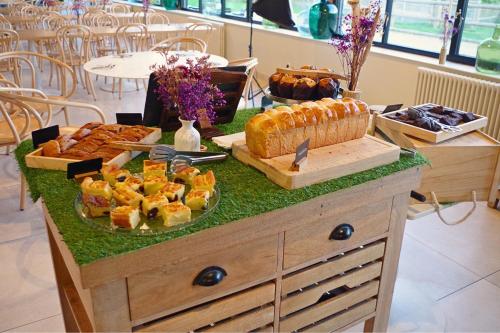 Jídlo v aparthotelu nebo okolí