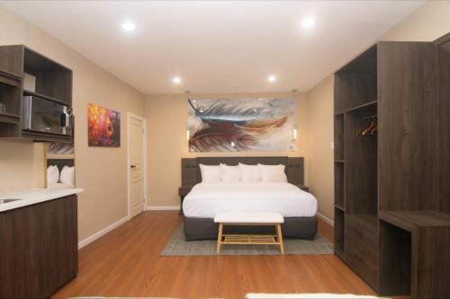 Carnival Suite | King Bed+ Self Check-In, POS