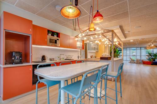 Kuchyň nebo kuchyňský kout v ubytování Sweetly Saclay Gif-sur-Yvette