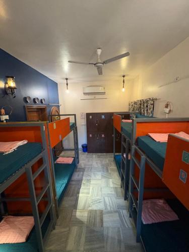 Ένα ή περισσότερα κρεβάτια σε δωμάτιο στο J Startup House, Jaipur - C Scheme