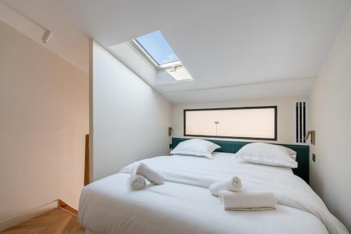 Bright and Cozy Duplex for 4 near Bastille