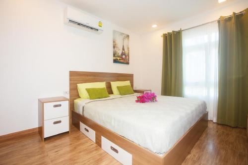 Katil atau katil-katil dalam bilik di Calypso Condo Naiharn
