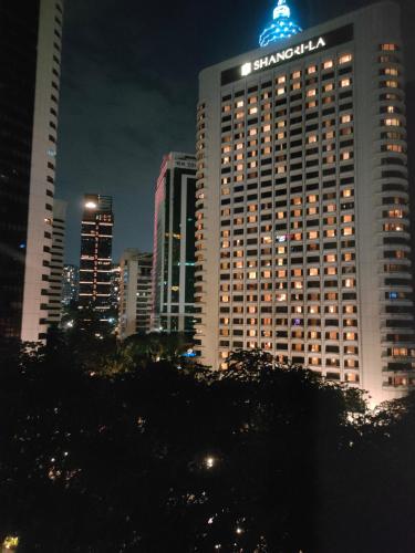 a tall building with a santander sign on top at night at Vortex Residenc klcc serviced apartment near by Bukit Bintang in Kuala Lumpur