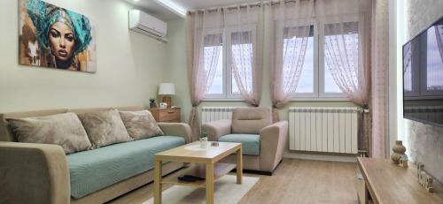 a living room with a couch and a table at Apartman Vukota 2 Pirot in Pirot