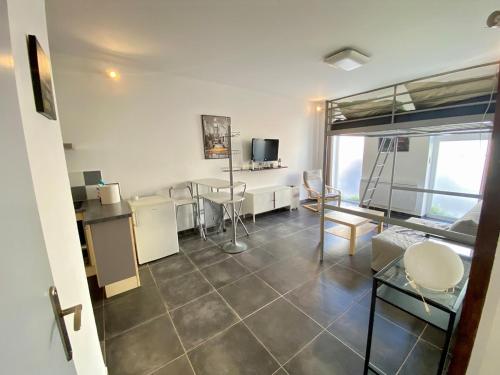 Bel Appartement Avec Parking à 2 pas et Climatisation
