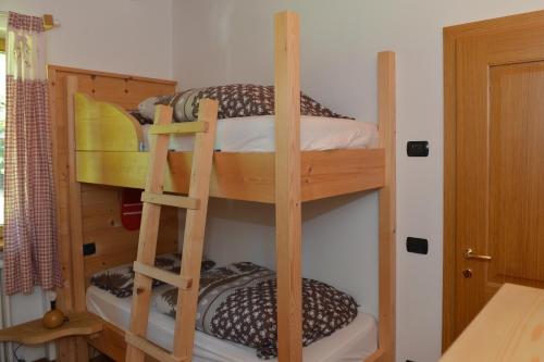Giường trong phòng chung tại Andalo Chalet