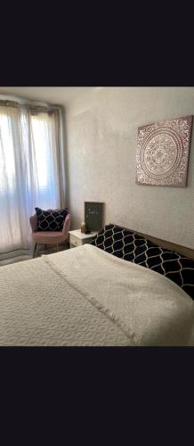 a bedroom with a bed and a couch in a room at loue chambre chez l'habitant in Saint-Victoret