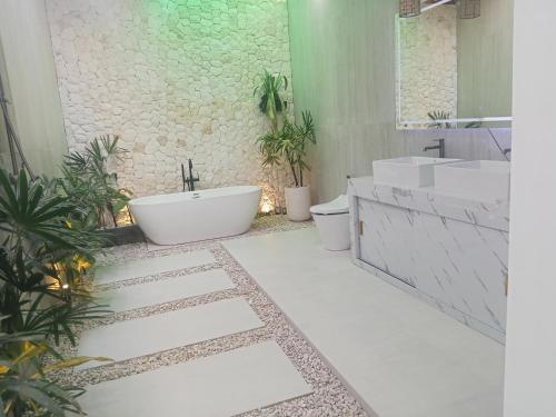 Ένα μπάνιο στο Hakimi Villa