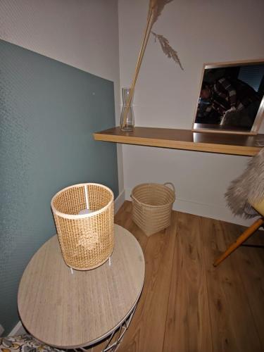 a room with a table and a shelf at Jplc in Granville