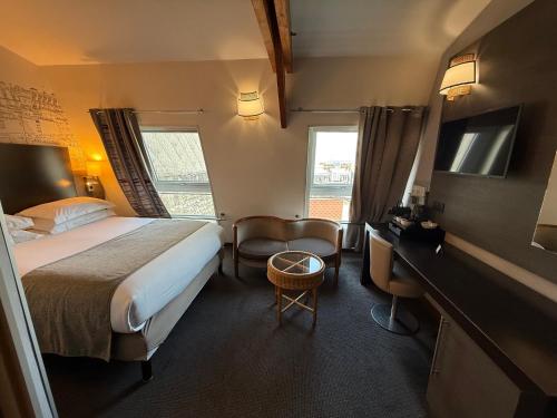 Ένα ή περισσότερα κρεβάτια σε δωμάτιο στο Holiday Inn Paris Montmartre by IHG