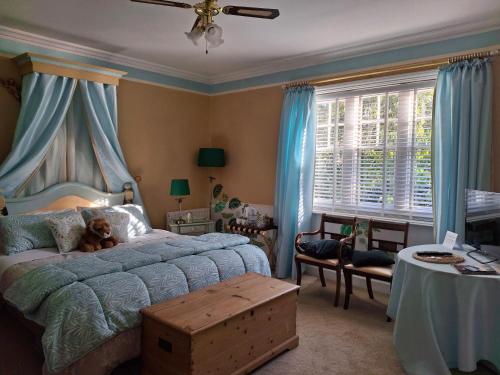 Ένα ή περισσότερα κρεβάτια σε δωμάτιο στο JESMOND HOUSE B&B Room3 Superking Ensuite