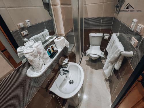 Un baño de Grand museum & pyramids view inn