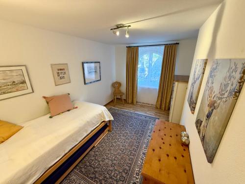 a bedroom with two beds and a window at Chalet Bärgheimet Saas-Fee in Saas-Fee
