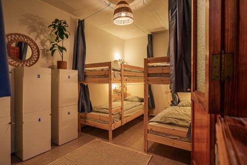 Postel nebo postele na pokoji v ubytování Doña Rose Surf Hostel