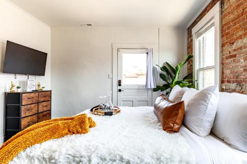 TV o dispositivi per l'intrattenimento presso Short North Convention Private Parking Pets!