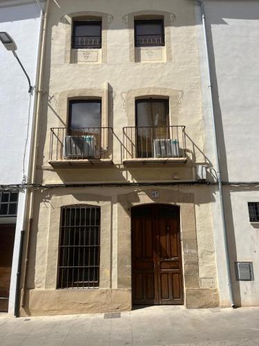 a building with two balconies on top of it at MINAS CENTRO in Úbeda