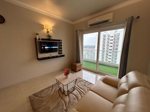 TV a/nebo společenská místnost v ubytování Skyline 1bhk Central Park Flower valley The Room