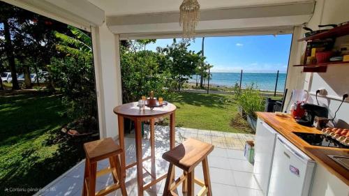 Gallery image of Studio les pieds dans l'eau belle vue mer in Le Gosier