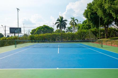 Tenis a/nebo squash v ubytování Novotel Manaus nebo okolí