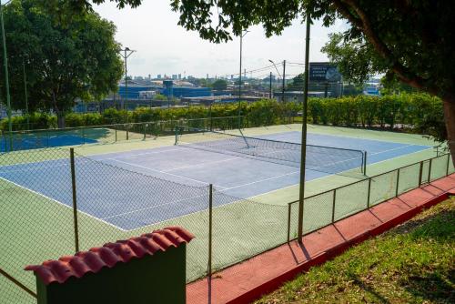 Tenis a/nebo squash v ubytování Novotel Manaus nebo okolí