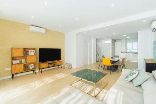 Lujoso chalet con jardín privado a 300 metros de la playa