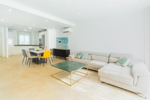 Lujoso chalet con jardín privado a 300 metros de la playa