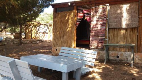 Galería fotográfica de Back to Nature Camping & Huts en Mikhmannim