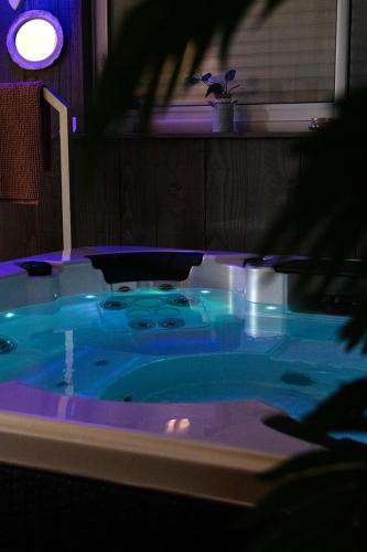 Charme & Sens Avec Jacuzzi intérieur