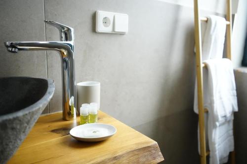 Bilik mandi di Königsgleis-Apartments