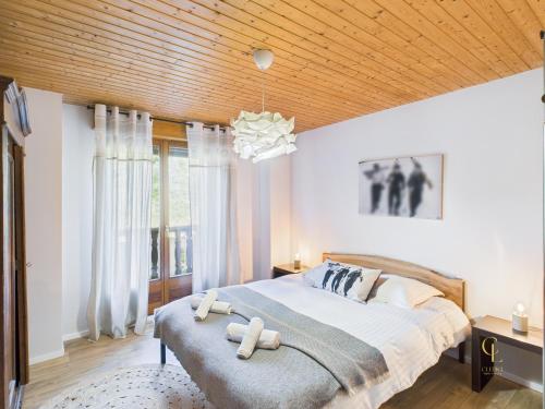 a bedroom with a large bed with a wooden ceiling at ⁂⁂ GITE LE PRES AU CERF [CLEDICIHOME] 2 steps from the LISPACH resort // PRIVATE toboggan run! SNOWSHOE DEPARTURE ⁂⁂ in La Bresse