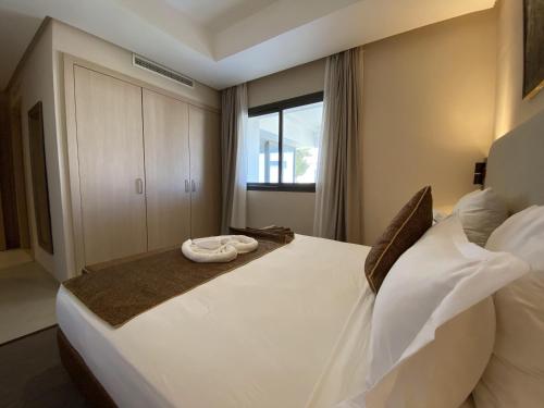Ένα ή περισσότερα κρεβάτια σε δωμάτιο στο appartement alhoceima vip sfiha