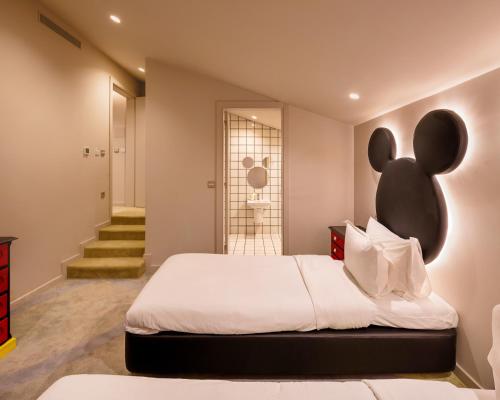 a bedroom with a bed with a bunny head on the wall at Grande Hotel Thermas Nature & SPA in Termas de Sao Pedro do Sul