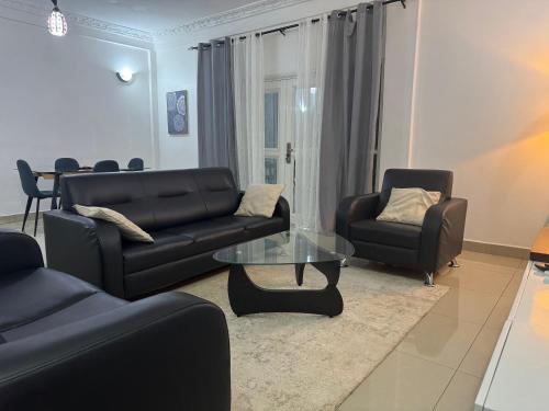 Χώρος καθιστικού στο Appart meublé moderne WIFI,TV - Omnisports, Fouda